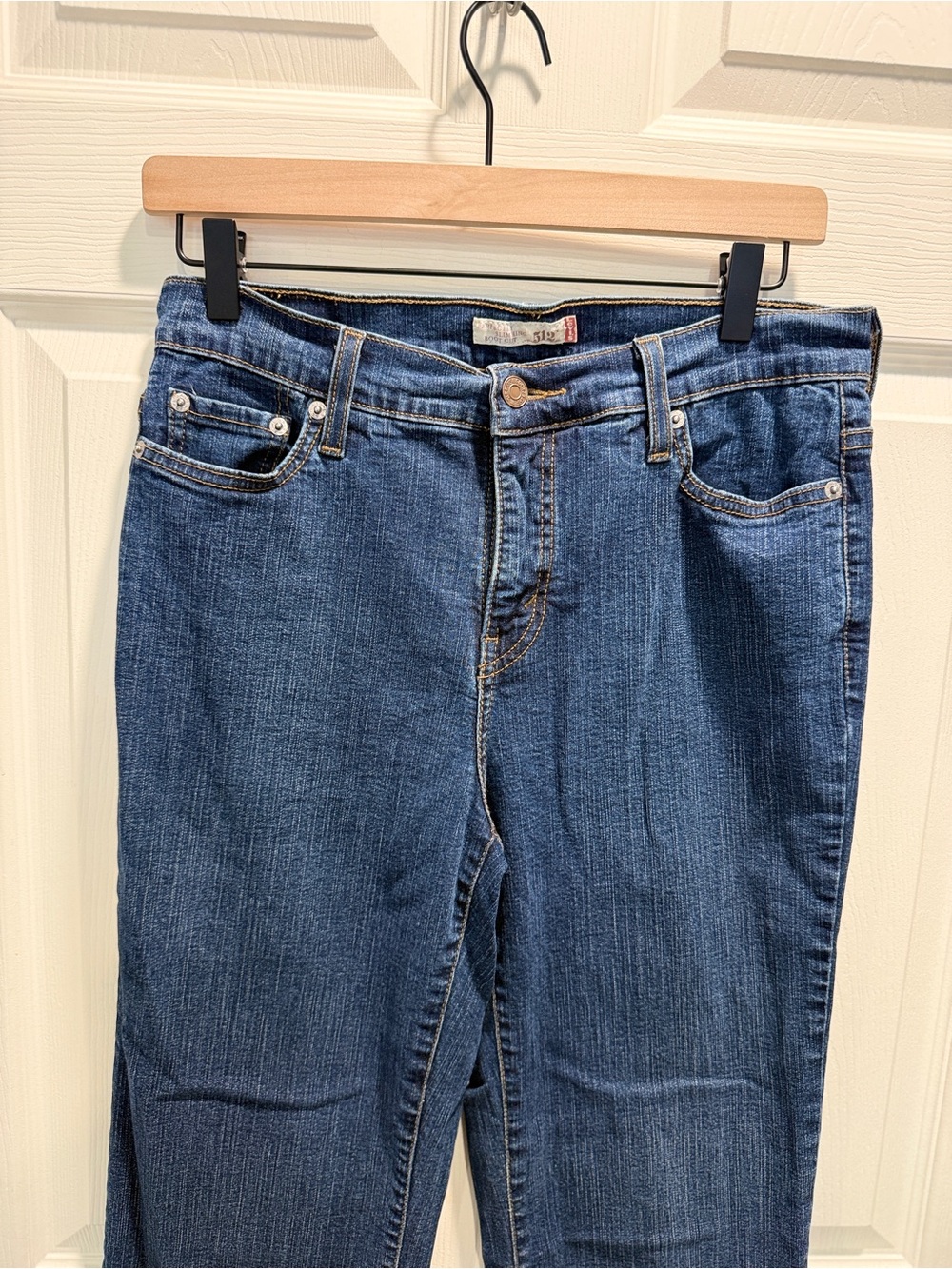 Levi’s 512 Perfectly Slimming Bootcut Jeans Women’s Size 10 Medium Wash Stretch - Picture 3 of 9
